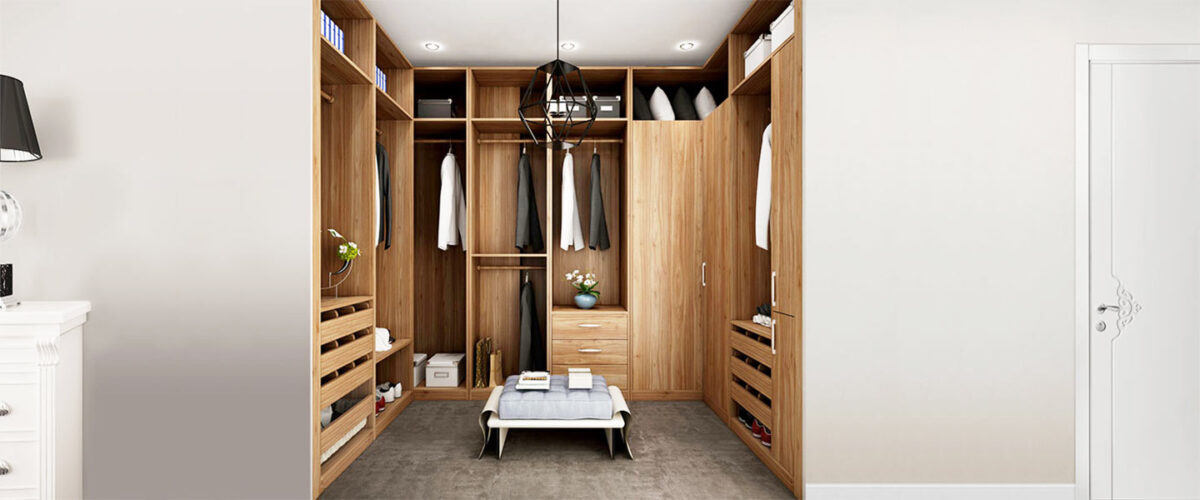 U-shaped walk in closet