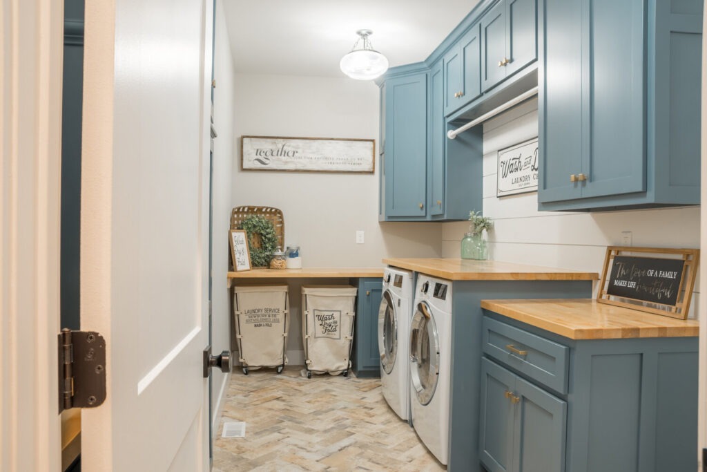 laundry room with cabinets